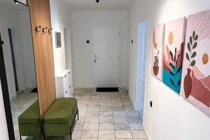 apartmani-sokobanja-ulaz-hodnik apartmani-sokobanja-ulaz-hodnik