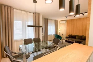 Apartmani Veličković Sokobanja – enterijer Trpezarija i dnevna soba apartmana u Sokobanji