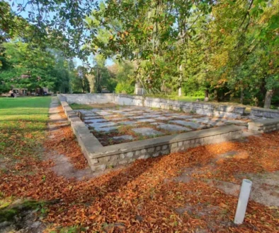 Park u Sokobanji tokom jeseni, zelenilo, staze i mirno okruženje